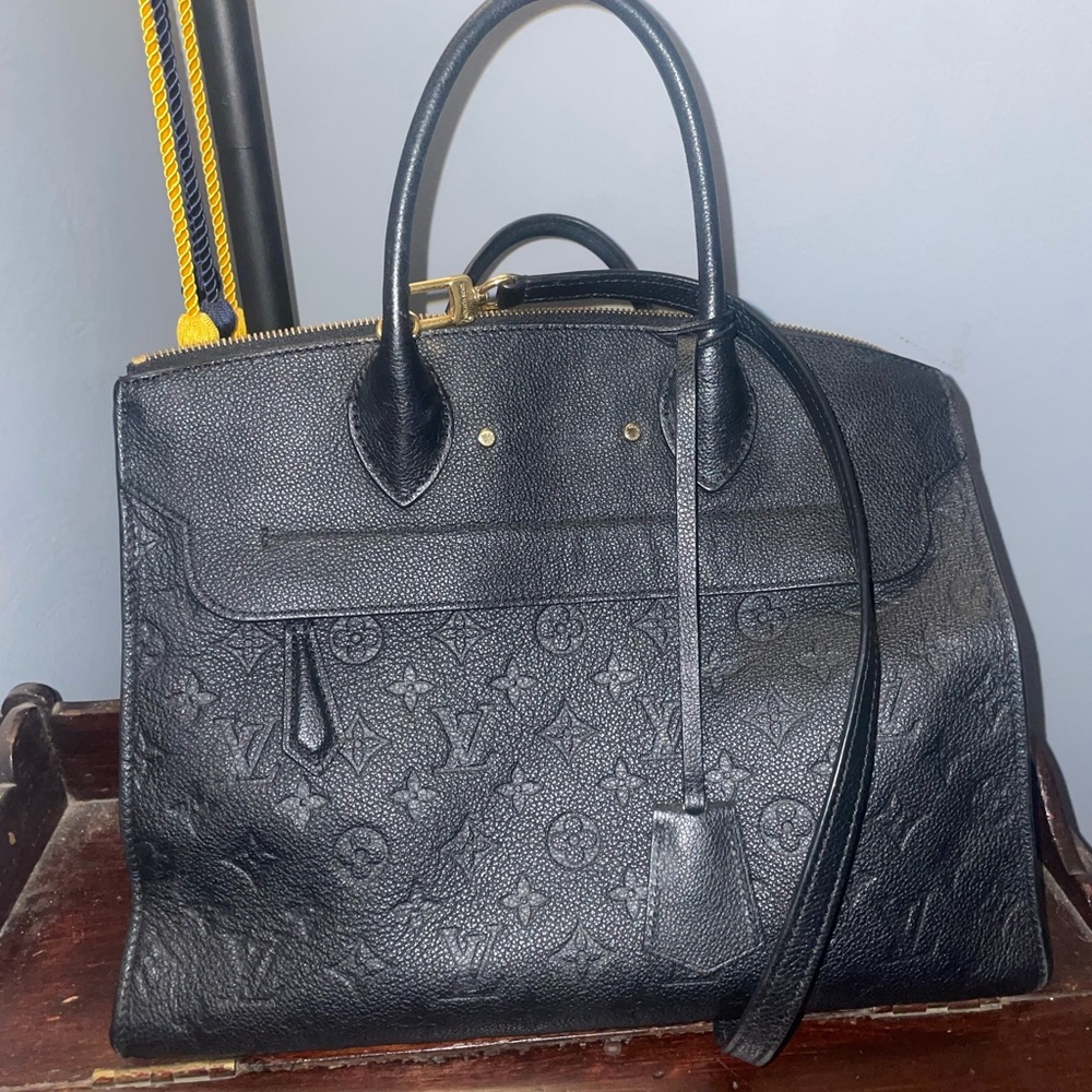 LOUIS VUITTON Pont Neuf Monogram Empreinte Leather Shoulder Bag Black.